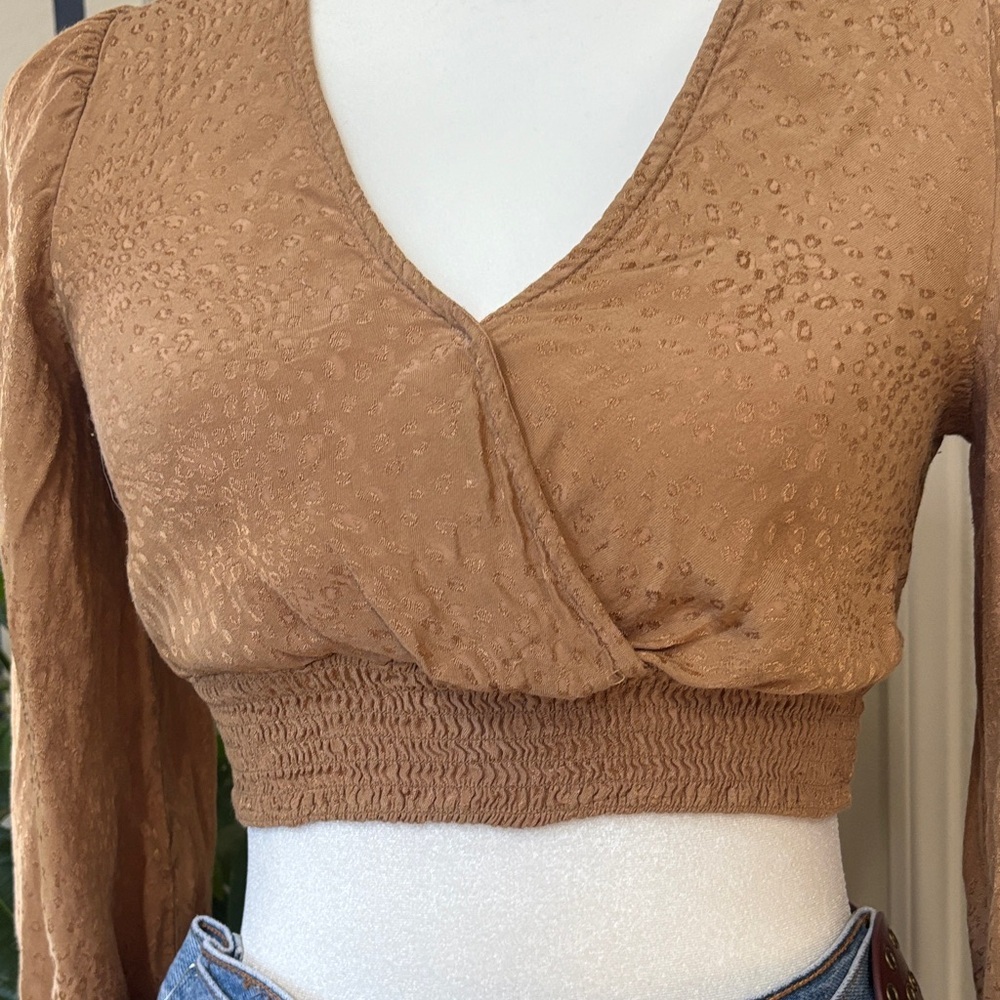 Boho V-Neck Cropped Long Sleeve Top 🤩 - Picture 2 of 9